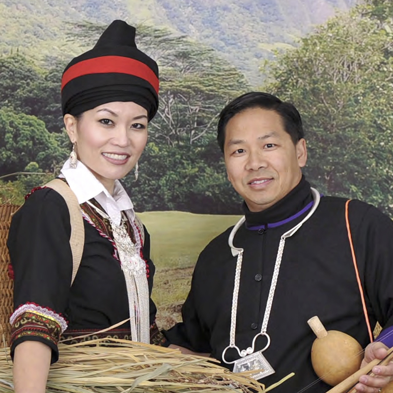 KAO NHIAWA VANG & BAO MOUA